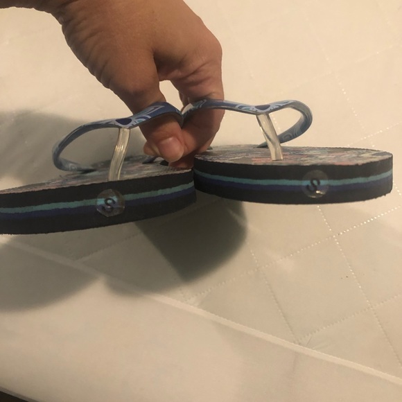 Vera Bradley Flip Flops. - Picture 4 of 5